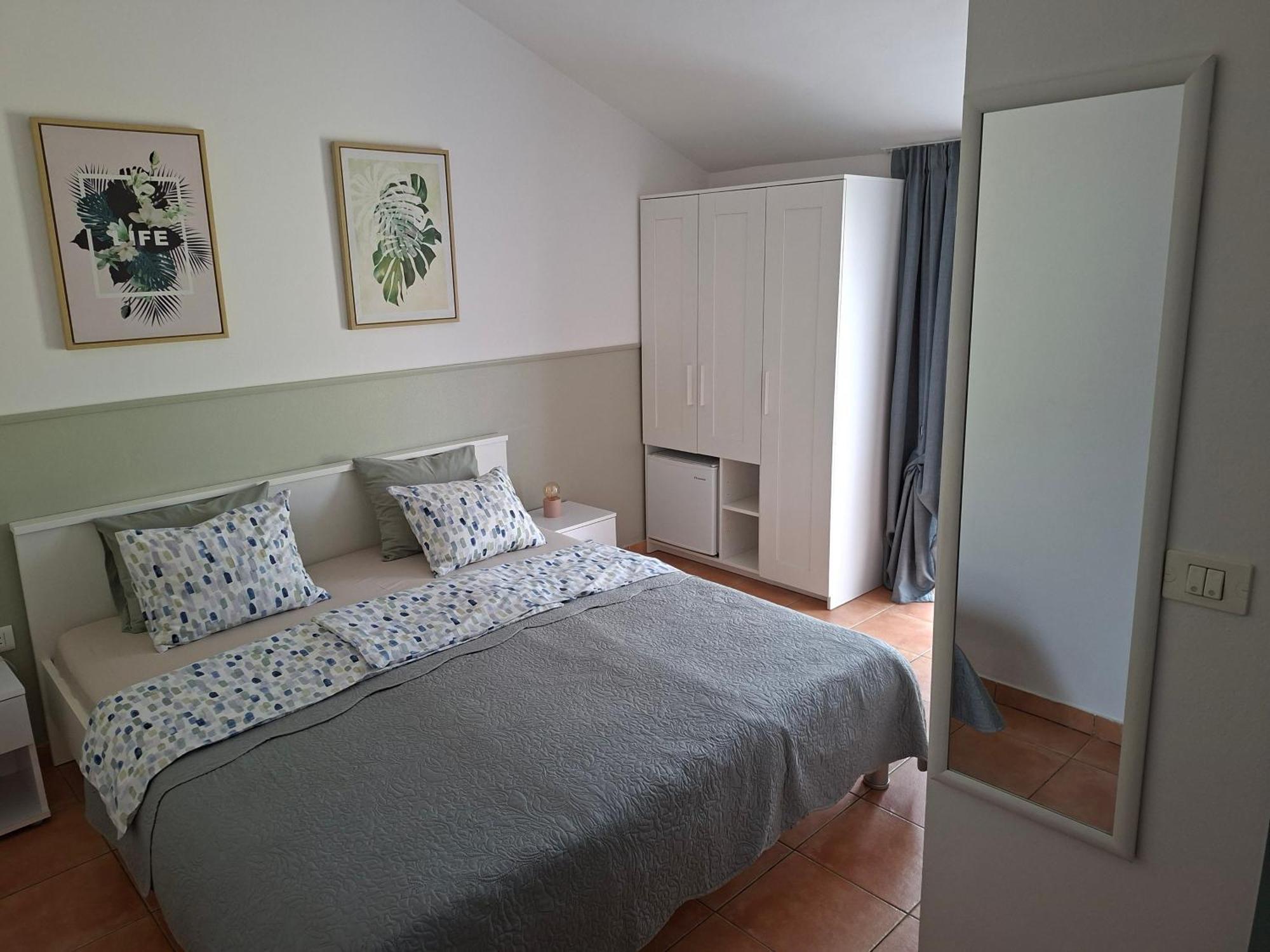 Apartment & Rooms Roza Peroj Exterior photo